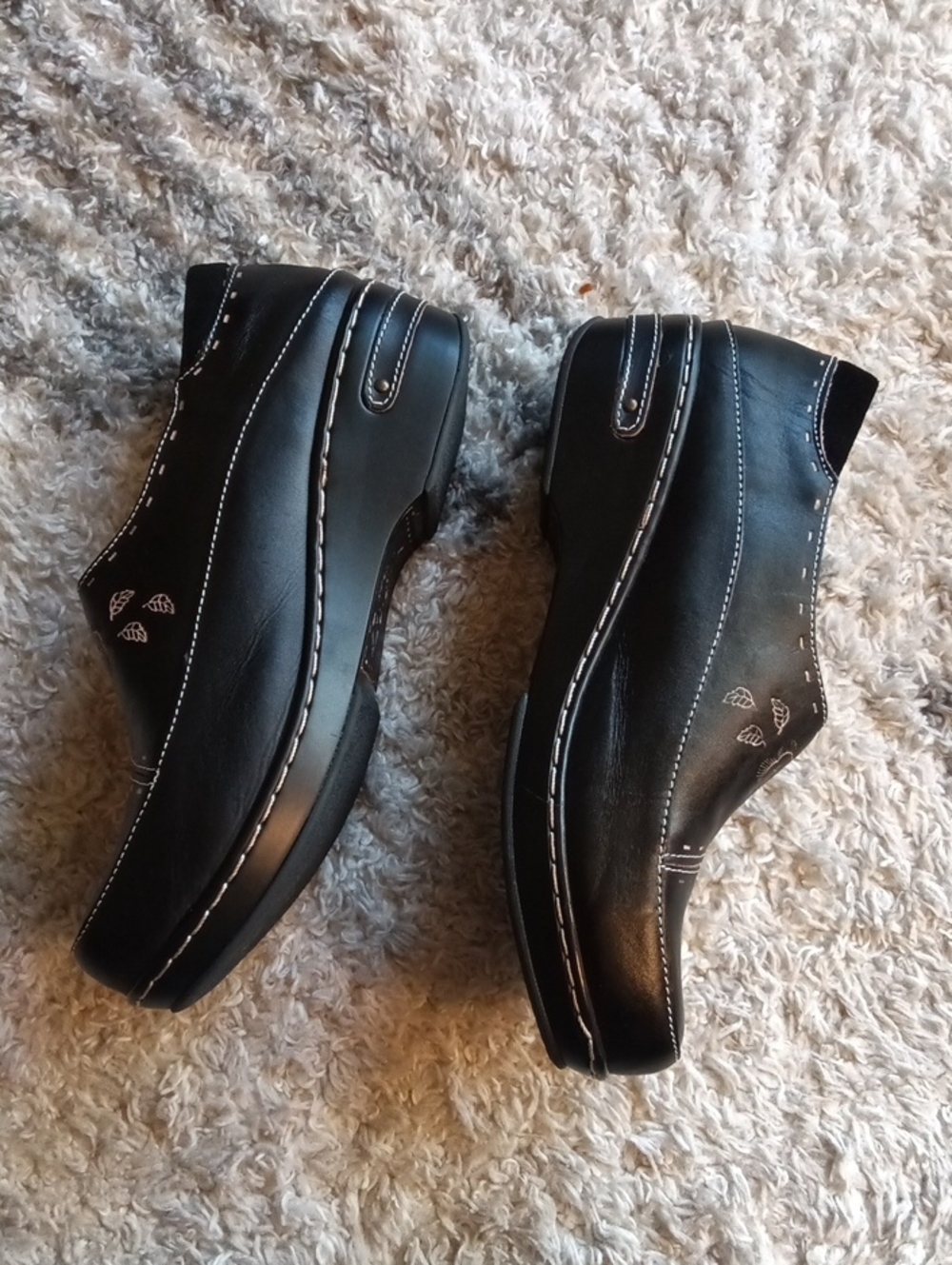 L'Artiste Spring Step Black Slip-On Floral Stitch Comfort Loafers - Picture 12 of 13